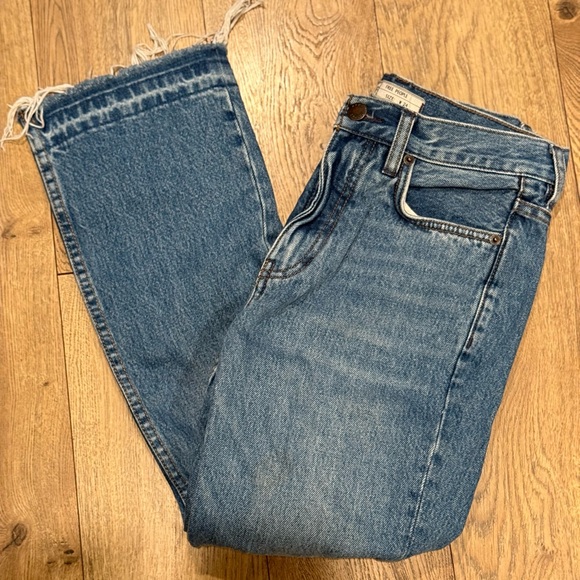 Women’s Free People Straight Leg Blue Jeans with Raw Hem - Picture 11 of 14